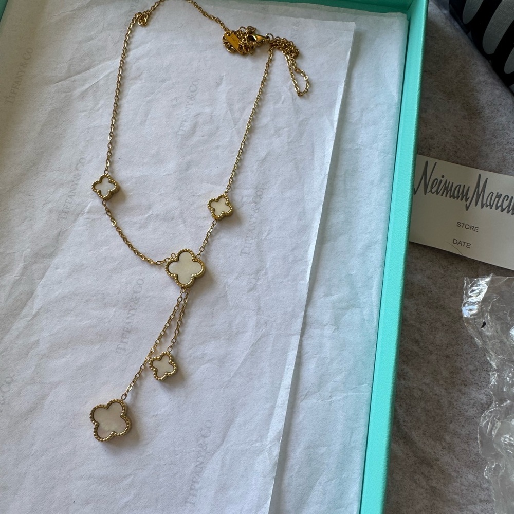 $3,000 Vintage Clover Pearl Necklace 18k